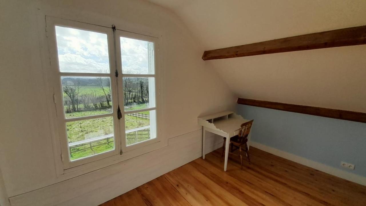 Gite Cottage Chaleureux En Pleine Campagne Vue Sur Les Monts Et Forets Et Le Chateau De Carrouges Ngoại thất bức ảnh